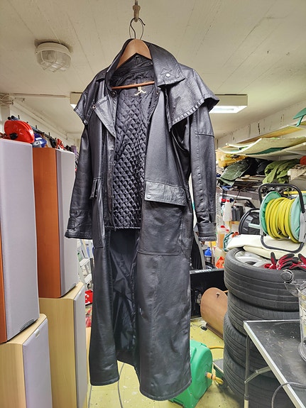 Musta Pitkä Nahkatakki (ajurintakki)
