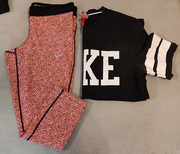 Nike caprit ja t-paita M