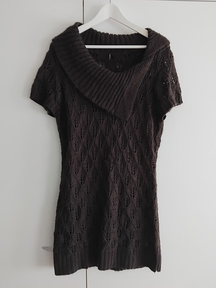 B.younq ruskea neule koko XL