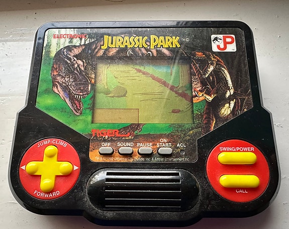 Jurassic Park käsissäpidettävä peli