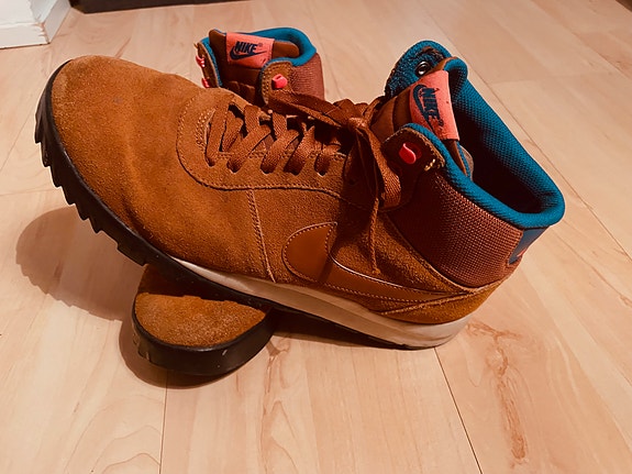 vaaleanruskeat NIKE-kengät, 46, 20e