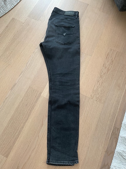 Guess farkut koko 32/32