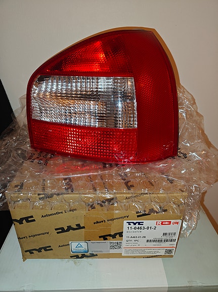 Audi A3 oikea takavalo 8L0945096B