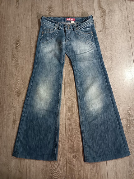 H&M W27/L32 matala vyötärö Fit Flary farkut