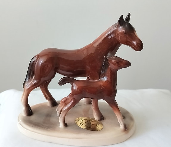 Tamma ja varsa hevonen figuuri