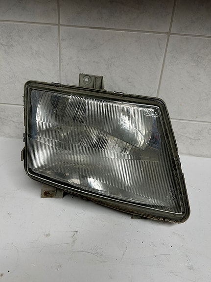 Mercedes-Benz Vito W638 oikeanpuolen ajovaloumpio