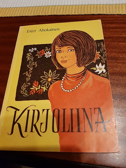 Kirjoliina. Ester Ahokainen.