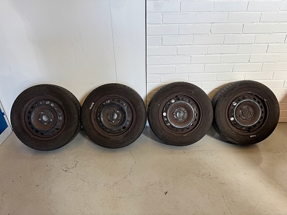 VW / Audi / Skoda 15" Alumiinivanteet + 195 / 65 / 15 Kesärenkaat (120)