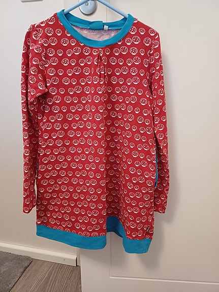 Tyttöjen mekko koko 146