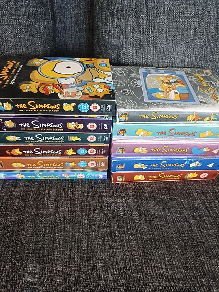 Simpsonit DVD boxit