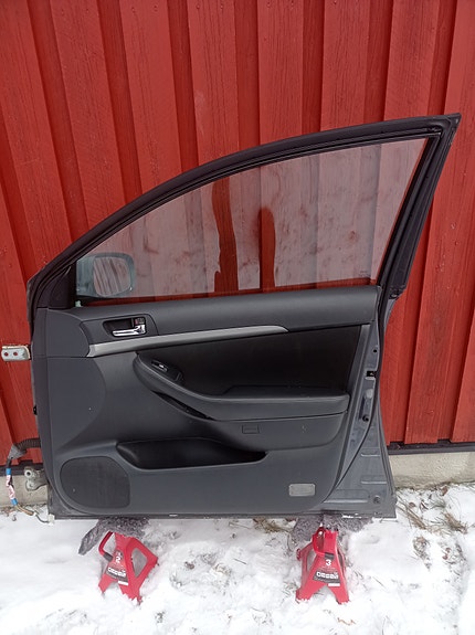 Etuovi,oikea Toyota Avensis T25 2,2 D4D 2007