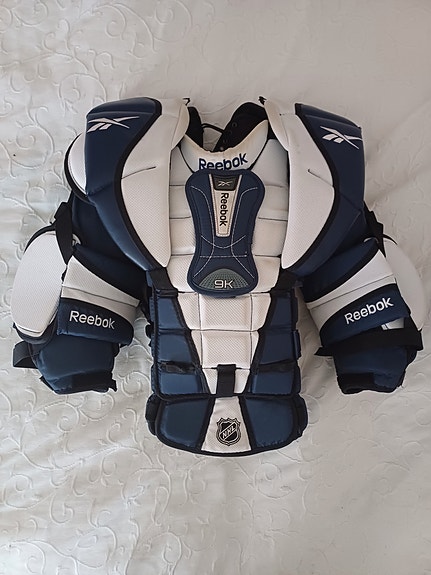 Reebok 9K maalivahdin rintapanssari JR XL