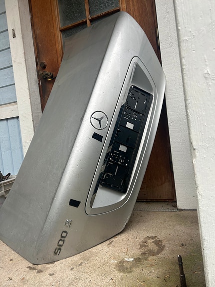Mercedes-Benz S W220 takaluukku
