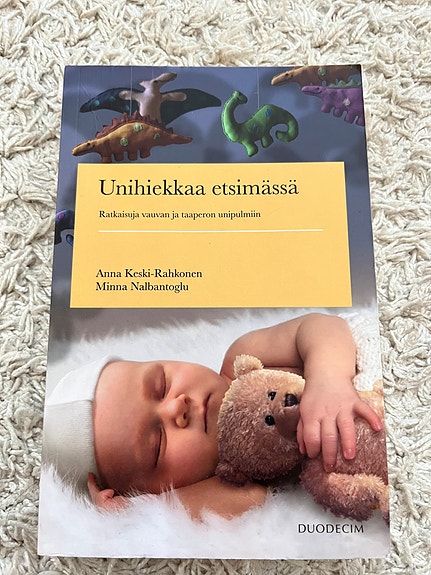 Unihiekkaa etsimässä -kirja
