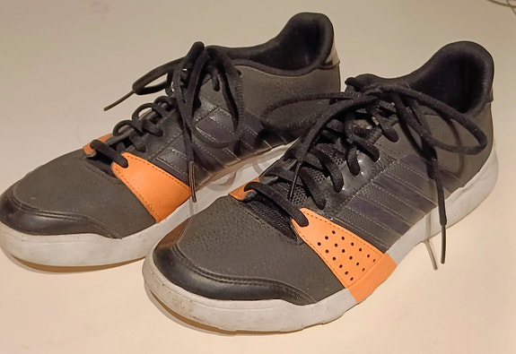 Adidas lenkkarit 40