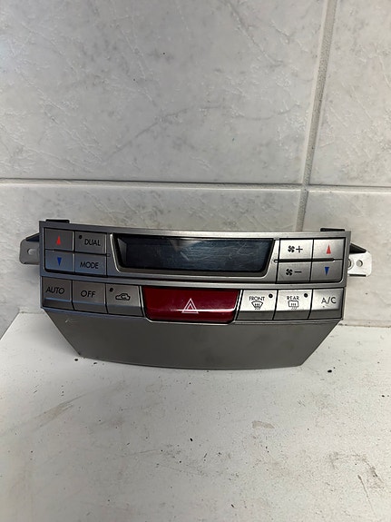 Subaru legacy 2010 lämmönsäätöpaneeli
