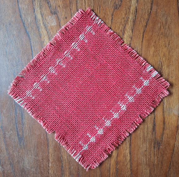 Vanha punainen pikkuliina 21×21 cm