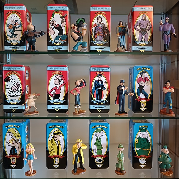 Sarjakuva Patsas 085 – Dark Horse Comics Presents Statues 1 - 47