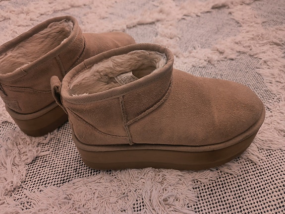 Ugg sand 38 39