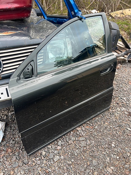 Volvo V70 mk2 Facelift vasen etuovi