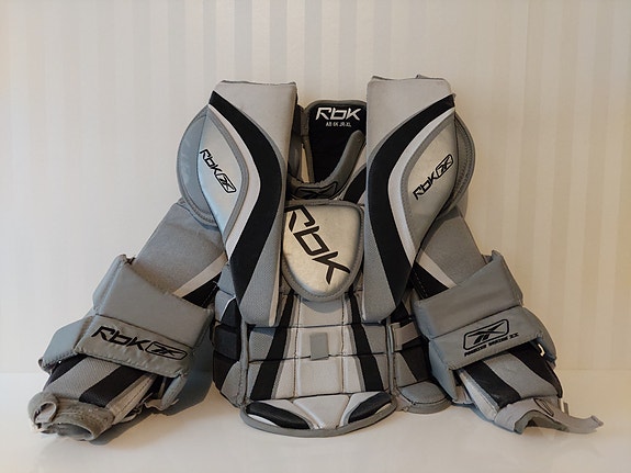 Jääkiekkomaalivahdin rintapanssari Reebok Premier II Junior XL