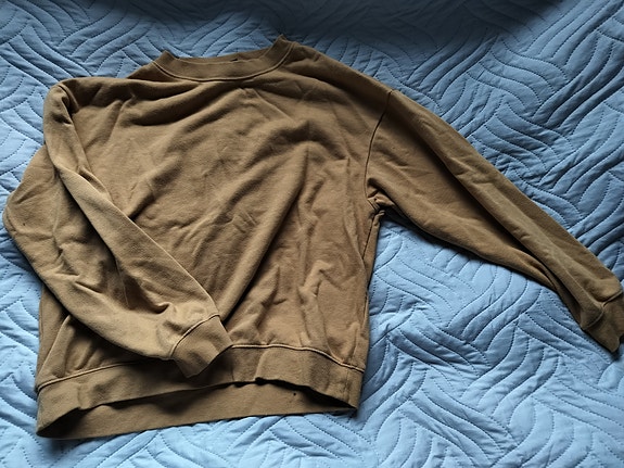 Sinapin keltainen pusero, Monki