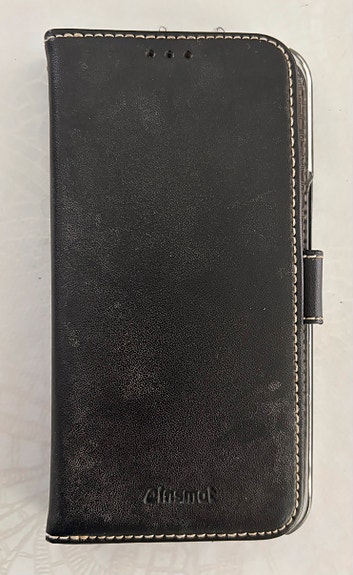 Insmat Flip Case Apple iPhone 13 suojakotelo - käytetty