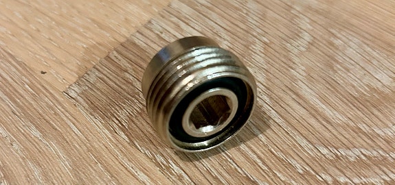 S.O.S. Pulloventtiilin DIN/Yoke adapteri ”sielu”