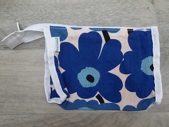 Marimekko sininen unikko pieni pussukka made in Finland