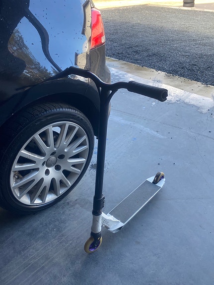 Myydään osista kasattu scootti