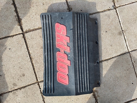 Ski-doo roiskeläppä