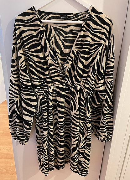 Gina tricot mekko L