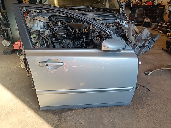Volvo V50 oikea etuovi