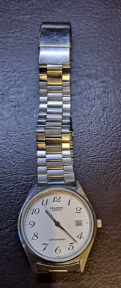 Leijona quartz kello