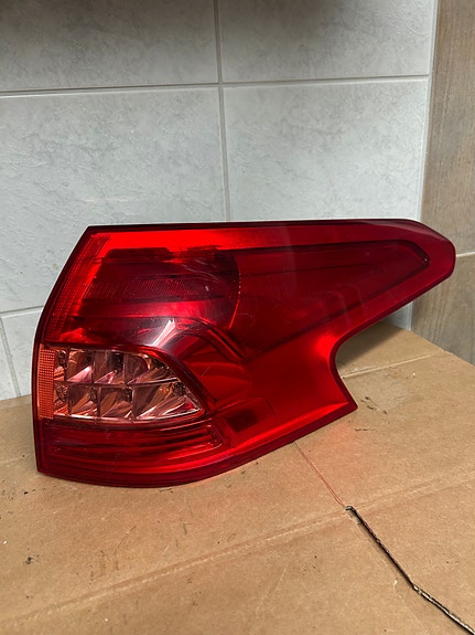 Citroen C5 III farmarin oikeanpuolen takavalo