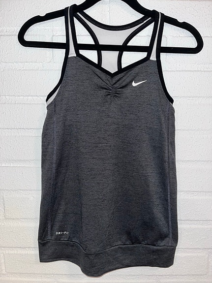 Nike urheilutoppi