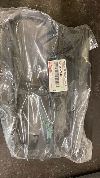 Toyota puskurin ritilä 52128-05040