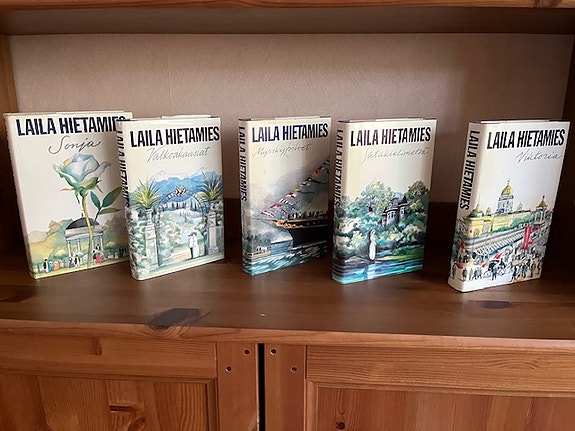 Laila Hietamies: Sonja-sarja 3 osaa, lähes uuden veroinen + bonuskirja!