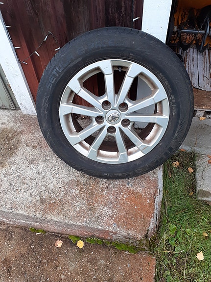 Kesärenkaat vanteilla ollut Toyota Versossa ,voin lähettää tuotteen.