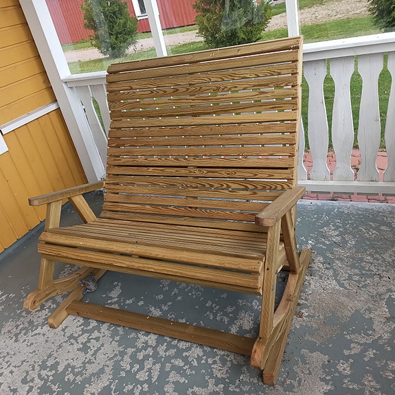 Kahden istuttava jousikeinu.