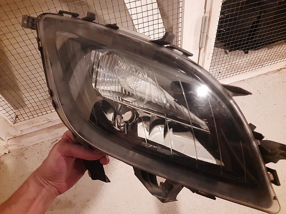 Opel Astra J oikea etusumuvalo