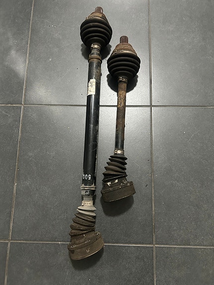 Volkswagen Golf mk6 6 vaihteisen manuaalin vetoakselit