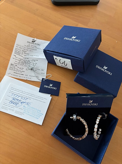 Uudenveroinen swarovskin korvakorut swarovski