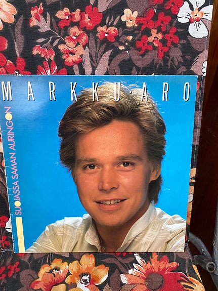 Markku Aro Suojassa saman auringon LP-levy