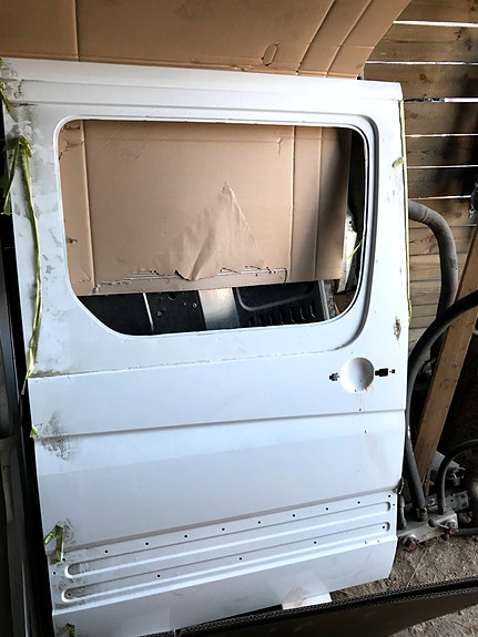 Mercedes Sprinter sidontapisteet ja sivuovi