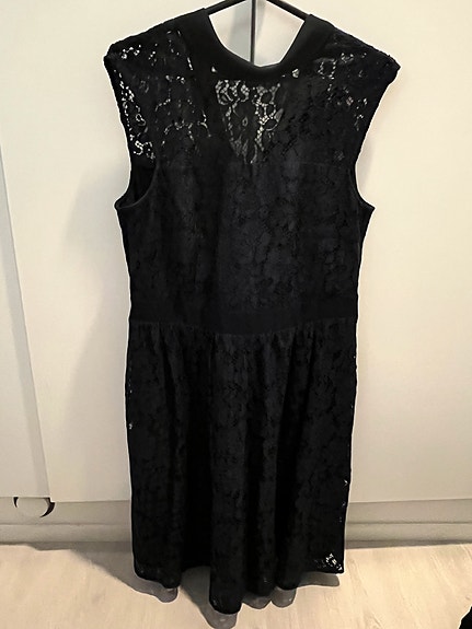 Esprit juhlamekko