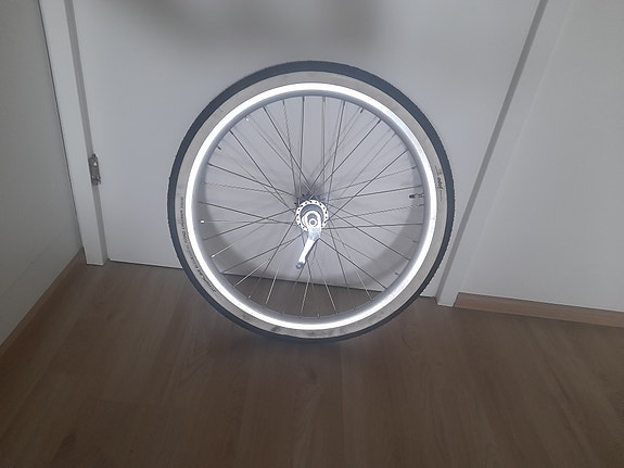 Uusi Shimano Nexus 3 takanapa + uusi 24" vanne