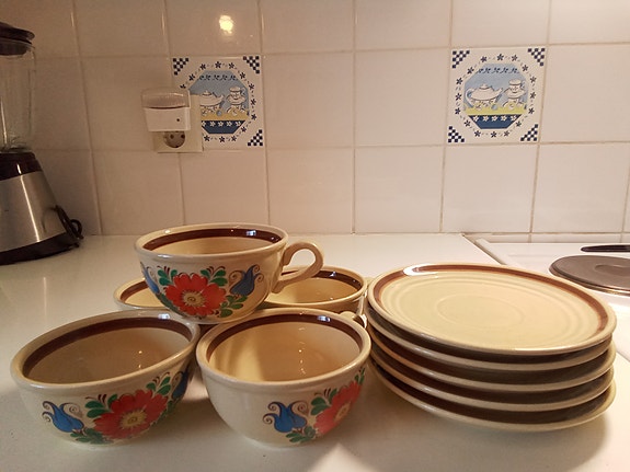 Käyttämättömät retro/vanhat astiat pakettina 15€