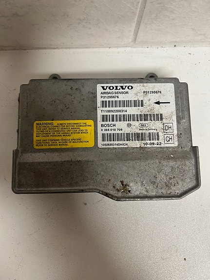 Volvo V70 mk3 airbag ohjainyksikkö
