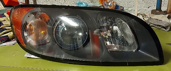 Volvo C70 xenon umpiot